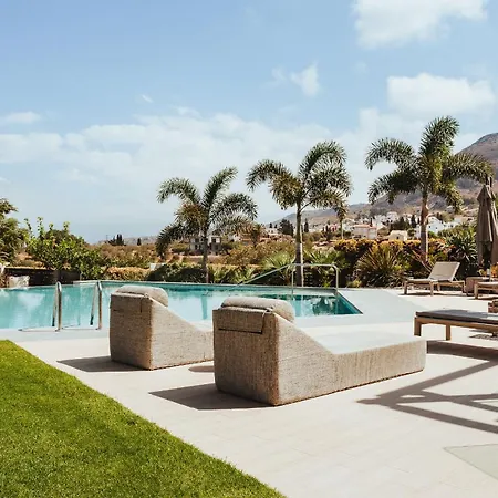 Orama Luxury 4 Bedrooms With Private Pool * 헐소니소스