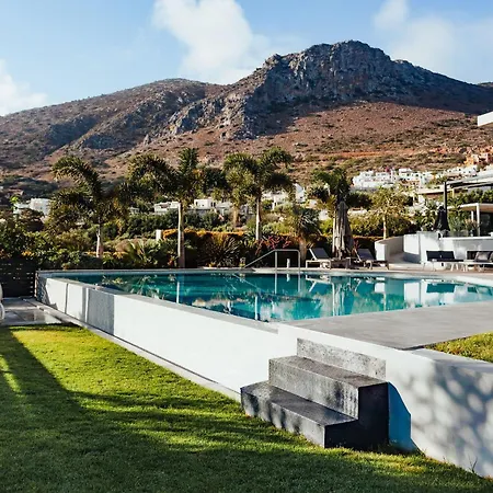 Orama Luxury 4 Bedrooms With Private Pool *