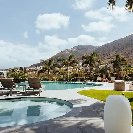 Orama Luxury 4 Bedrooms With Private Pool فيلة خيرسونِسوس