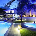 Orama Luxury 4 Bedrooms With Private Pool *