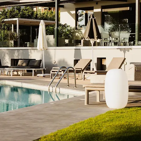 Orama Luxury 4 Bedrooms With Private Pool הרסוניסוס