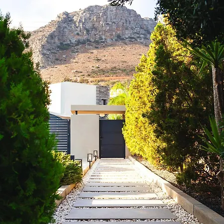 Orama Luxury 4 Bedrooms With Private Pool