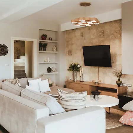 Orama Luxury 4 Bedrooms With Private Pool