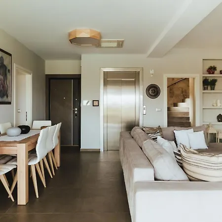 Orama Luxury 4 Bedrooms With Private Pool