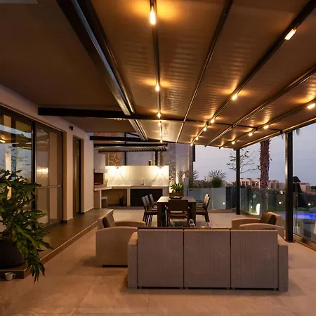 Orama Luxury 4 Bedrooms With Private Pool וילה *