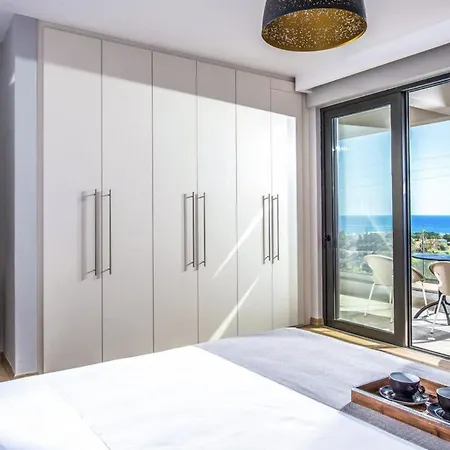 Orama Luxury 4 Bedrooms With Private Pool * הרסוניסוס