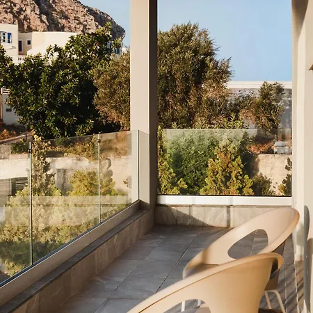 Orama Luxury 4 Bedrooms With Private Pool הרסוניסוס