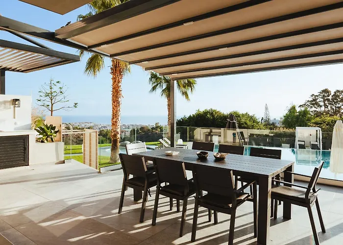 Orama Luxury 4 Bedrooms With Private Pool ヘルソニソス