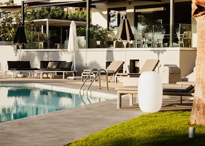 Orama Luxury 4 Bedrooms With Private Pool Herszonisszosz