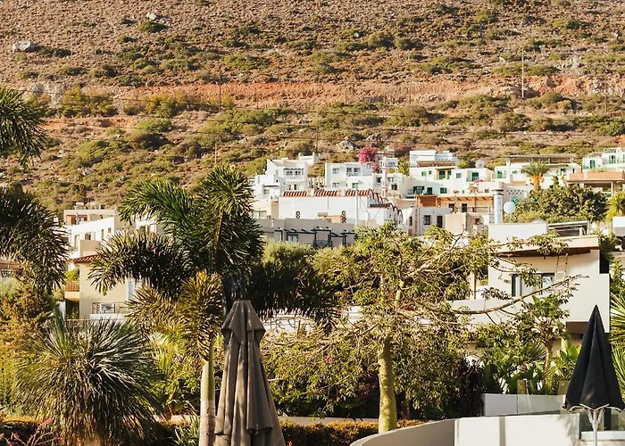 Orama Luxury 4 Bedrooms With Private Pool *