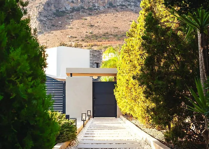 Orama Luxury 4 Bedrooms With Private Pool