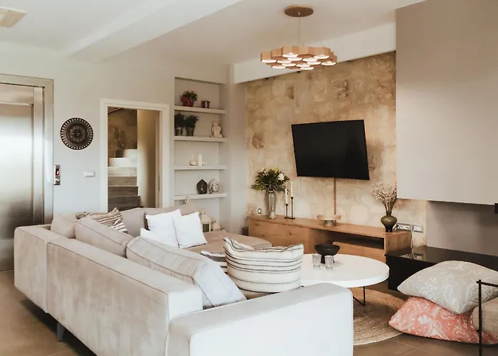 Orama Luxury 4 Bedrooms With Private Pool