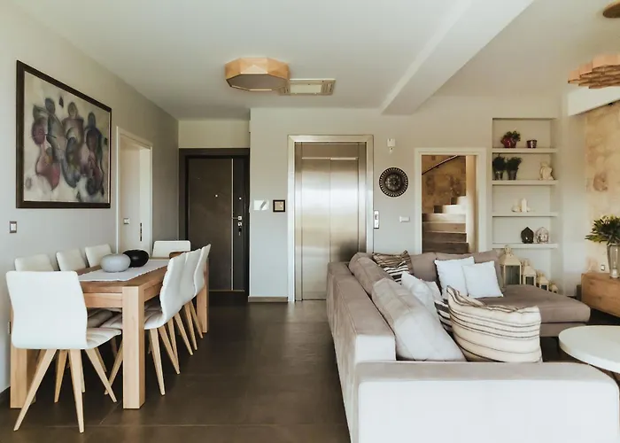 Orama Luxury 4 Bedrooms With Private Pool