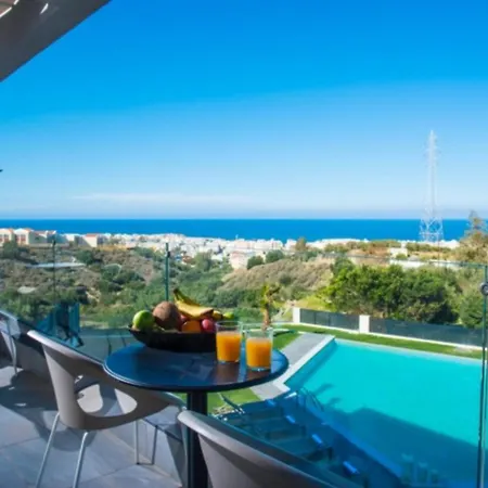 Orama Luxury 4 Bedrooms With Private Pool *