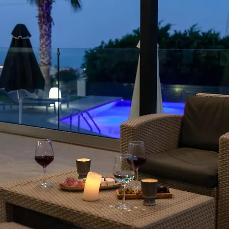 Orama Luxury 4 Bedrooms With Private Pool