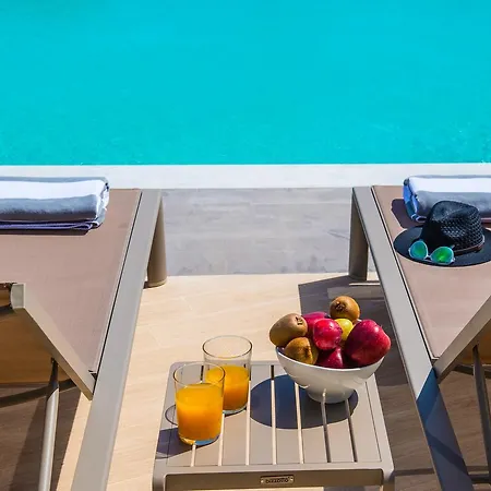 Orama Luxury 4 Bedrooms With Private Pool Villa *