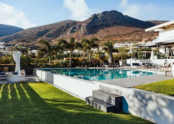 Orama Luxury 4 Bedrooms With Private Pool *